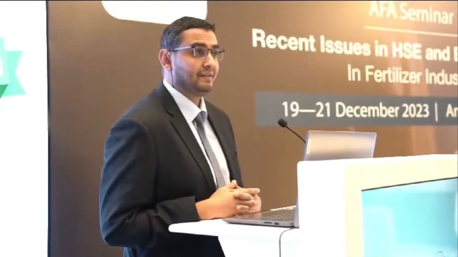 "استخلاص الفلزات من  مادة الجبس الفوسفاتي" مشروع بحث في الطفيلة التقنية