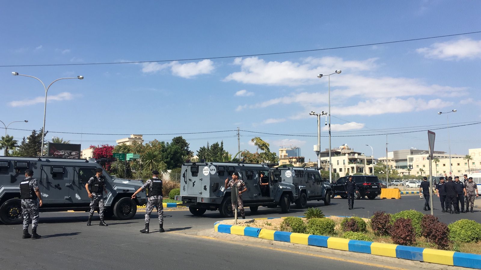 انتشار أمني بمحيط السفارة الأمريكية بعمان