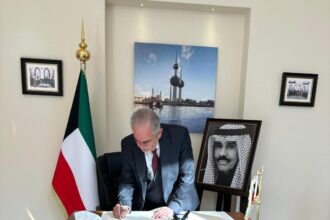 رئيس جامعة عمان الأهلية ونائبه يُقدّمان واجب العزاء بالسفارة الكويتية بوفاة أمير الكويت