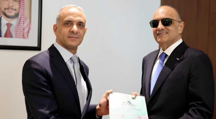 الخصاونة يتسلم تقرير ديوان المحاسبة لعام ٢٠٢٢