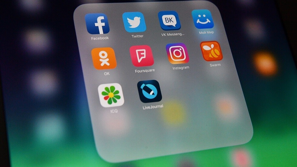 صورة حول : تحذير للفتيات من حفظ صورهن على تطبيقات التواصل تحذير للفتيات من حفظ صورهن على تطبيقات التواصل