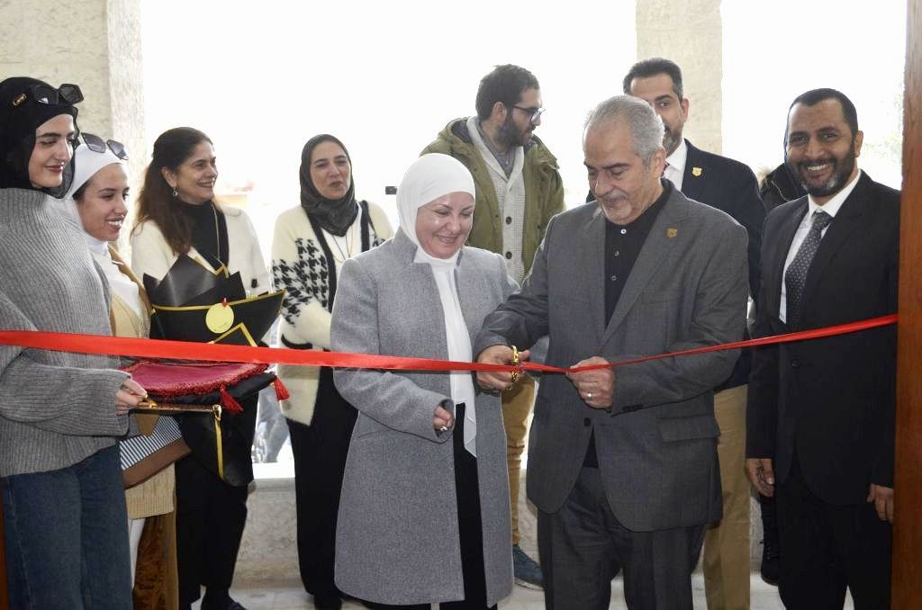 صورة حول : معرض فني بجامعة عمان الاهلية عن جماليات عمارة بيت المقدس معرض فني بجامعة عمان الاهلية عن جماليات عمارة بيت المقدس