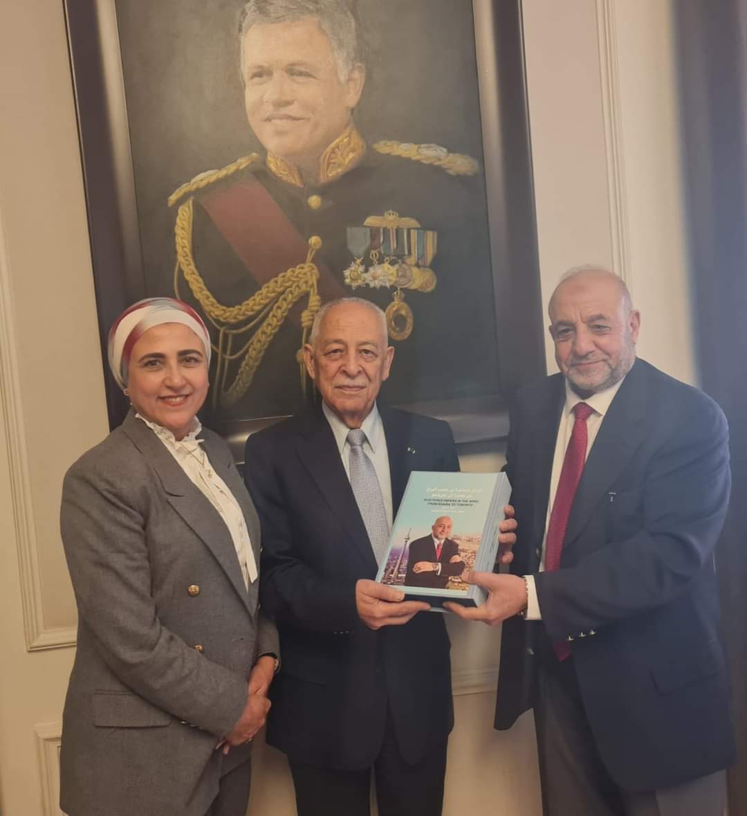 الرفوع يهدي الملك والملكة وولي العهد مذكراته اوراق متناثرة