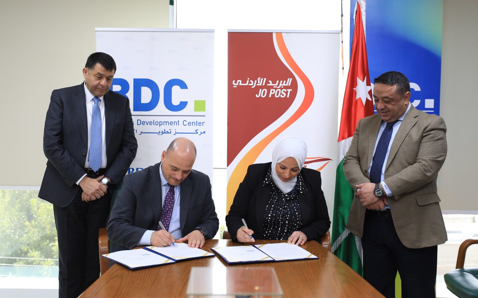مركز تطوير الاعمال - BDC والبريد الأردني يطلقان حزمة من الخدمات لتمكين الشباب الأردني