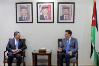 الصفدي يلتقي سفيري ماليزيا وبلغاريا