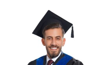 د. منذر جرادات و د .عواد السويلمين  يهنئان محمد منذر  السويلمين