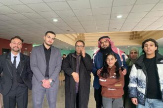 طلبة خريجون في جامعة مؤتة يقدمون مشروعاً نادرا في تكنولوجيا المحاكاة الرقمية الكهربائية.