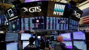 ارتفاع مؤشرات الأسهم الأميركية 200 نقطة وبرميل النفط إلى ٧٥ دولار