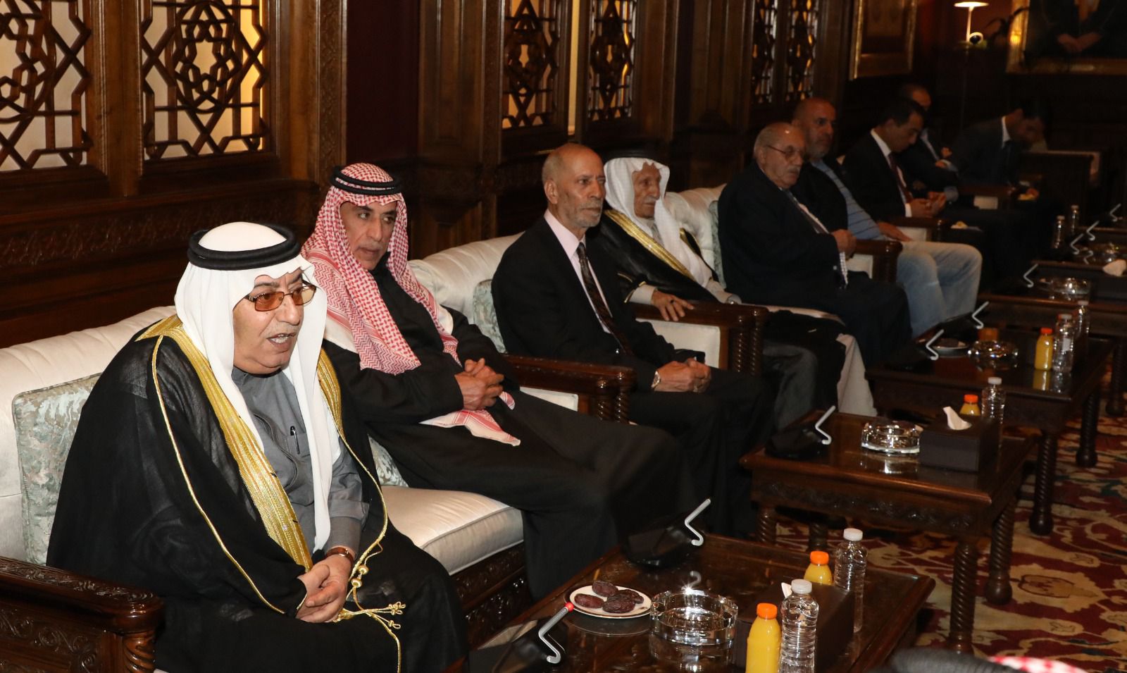 صورة حول : العيسوي يلتقي فعاليات مجتمعية نسائية وشبابية ومؤسسات مجتمع مدني العيسوي يلتقي فعاليات مجتمعية نسائية وشبابية ومؤسسات مجتمع مدني