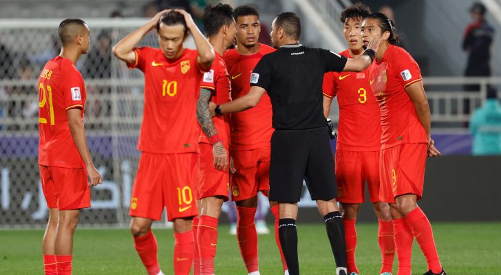 الصين تعادل طاجيكستان .. وقطر تتصدر المجموعة الأولى