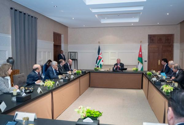 عاجل .. الملك يلتقي برئيسي مجلسي الأعيان والنواب وأعضاء المكتبين الدائمين بالمجلسين
