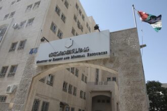 الطاقة تطرح عطاء لإنشاء مشروع الأزرق الثاني للطاقة الشمسية