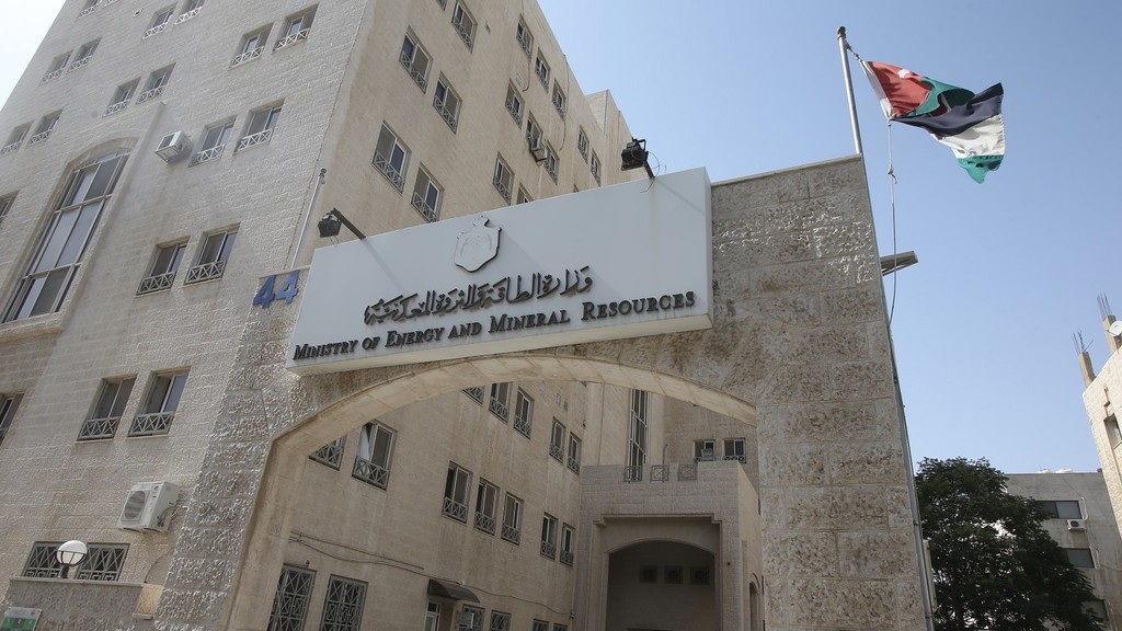 الطاقة تطرح عطاء لإنشاء مشروع الأزرق الثاني للطاقة الشمسية