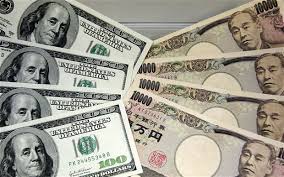 الدولار يستقر والين يرتفع وتوقع أول خفض لسعر الفائدة منتصف العام