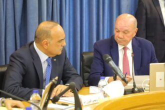 الخصاونة وموازنة الدولة لعام ٢٠٢٤ في لقاء مع رئيس مجلس الأعيان وأعضاء اللجنة الماليَّة والاقتصادية