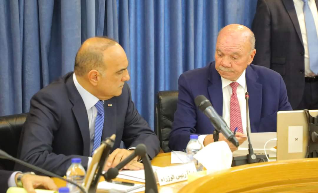 الخصاونة وموازنة الدولة لعام ٢٠٢٤ في لقاء مع رئيس مجلس الأعيان وأعضاء اللجنة الماليَّة والاقتصادية