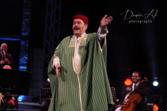 لطفي بوشناق: أيقونة الفن المُلتزم وصوتٌ للحرية والعدالة
