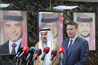 الصفدي وغباش: الأردن والإمارات يواصلان جهود إسناد الأشقاء الفلسطينيين والوصاية الهاشمية خط الدفاع الأول عن المقدسات