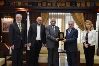 عمان الأهلية تستضيف وفداً من شركة كليّات التميز في السعودية