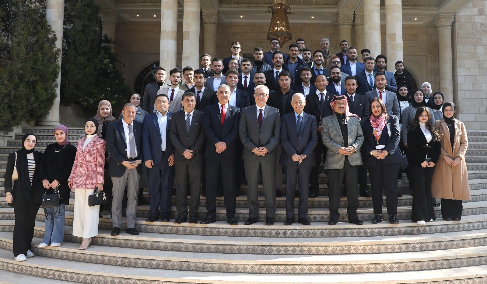 رئيس الديوان الملكي الهاشمي يلتقي وفدا من جامعة اليرموك