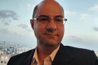 ما الفرق بين من يتلفظ بالحب ومن يعيشه؟؟؟