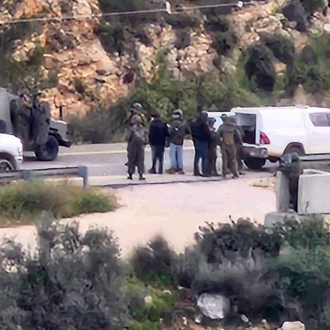 إصابة 3 جنود بجروح في اشتباكات مع مقاوم فلسطيني هاجم حافلة مستوطنين غرب رام الله
