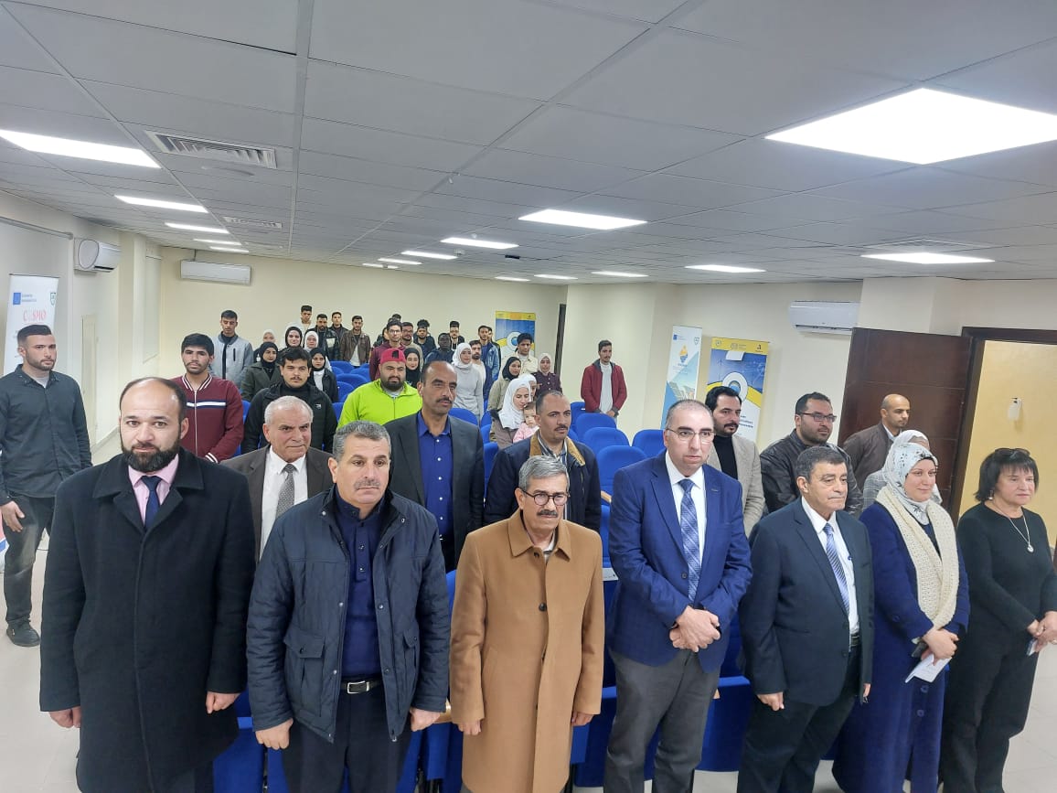 صورة حول : عميد الكلية الجامعية الوطنية للتكنولوجيا يرعى حفل تخرج دورة التصوير التلفوني عميد الكلية الجامعية الوطنية للتكنولوجيا يرعى حفل تخرج دورة التصوير التلفوني