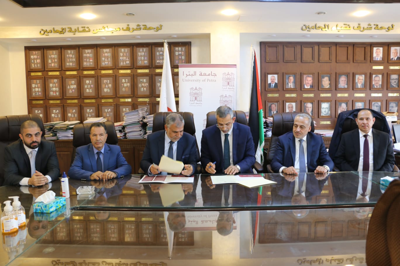 صورة حول : جامعة البترا تجدد مذكرة التعاون مع نقابة المحامين جامعة البترا تجدد مذكرة التعاون مع نقابة المحامين