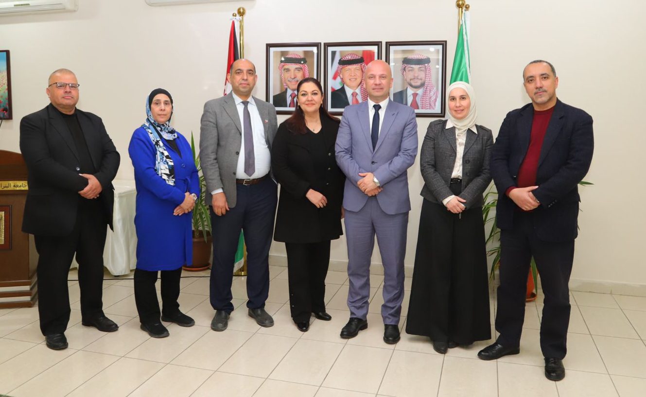 صورة حول : الهيئة العامة لنادي جامعة البترا تنتخب هيئة إدارية برئاسة الملاح الهيئة العامة لنادي جامعة البترا تنتخب هيئة إدارية برئاسة الملاح