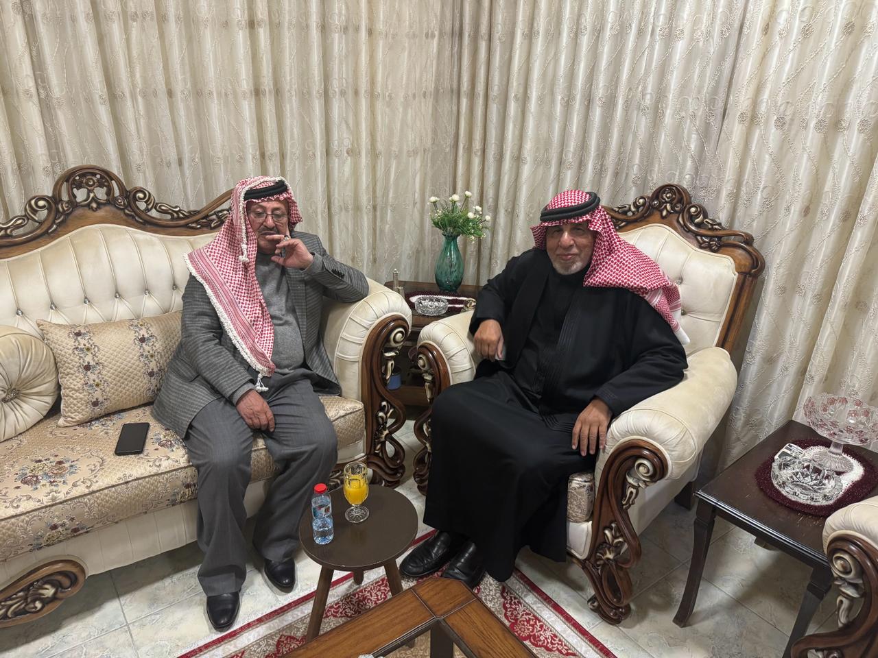 المستشار كنيعان البلوي يزور منزل الشيخ ماجد ابوفرج