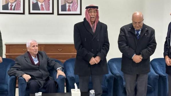 صورة حول : مندوبا عن الملك وولي العهد.. العيسوي يعزي آل بدران مندوبا عن الملك وولي العهد.. العيسوي يعزي آل بدران