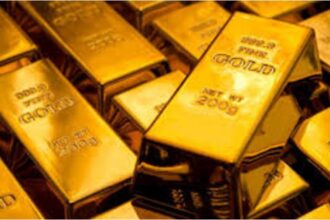 الذهب يتراجع عالميا 0.1 بالمئة
