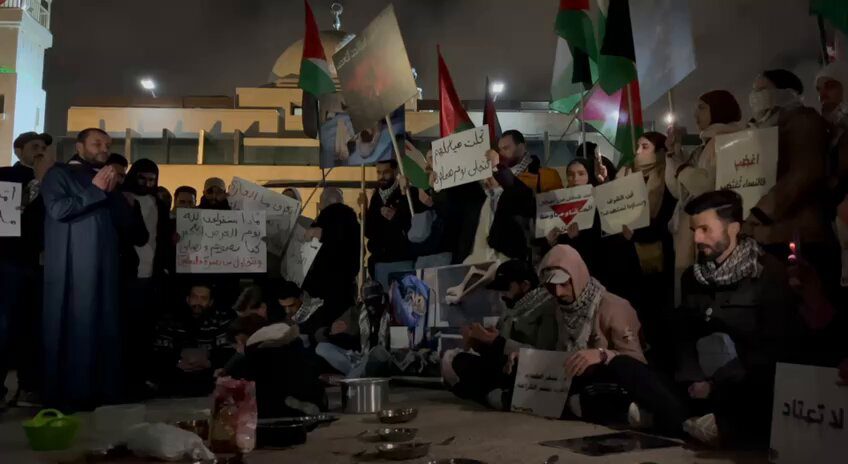 وقفة تضامنية صامتة في ساحة الكالوتي بعمان نصرة لغزة