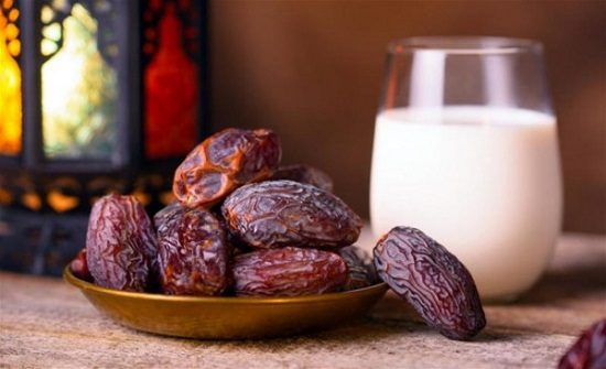 السنّة النبوية ابـــدأ إفطـــارك بالتمر واللـــبن