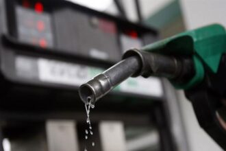 الشوبكي يتوقع تعديل أسعار الوقود بتخفيض الديزل وزيادة البنزين