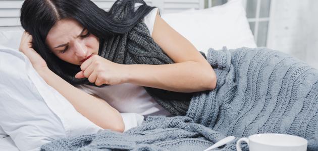 طبيبة تحذر من خطورة السعال الليلي