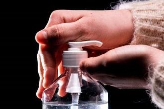 احذروا معقمات اليدين.. قد تلحق ضرراً بخلايا الدماغ!