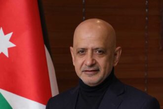 الحاج توفيق: قطاع التجارة والخدمات حجر الأساس في الاقتصاد الوطني