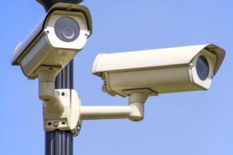 ما سر تفعيل كاميرات تتبع إلكتروني في شوارع عمان