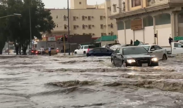 الإمارات تَشهد هطول أكبر كَميات أمطار فِي تاريخها