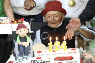 مواطن من بيرو يؤكد أن عمره 124 عاماً "أكبر معمر"..