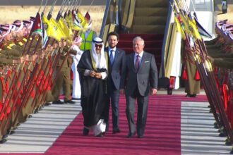 الملك وولي العهد يستقبلان أمير الكويت في زيارة رسمية تمتد ليومين
