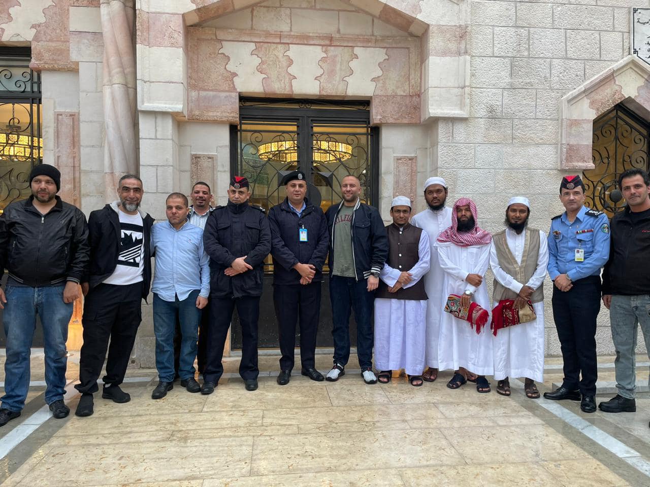 نَشامى الأمن العَام يُشاركون بهجة العيد في ميادين الوطن بين صفوف المواطنين