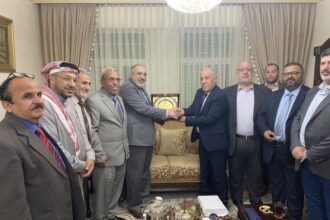 وفد قياديّ مِن الإخوان المسلمين يَزور اللواء الدويري لتكريمه