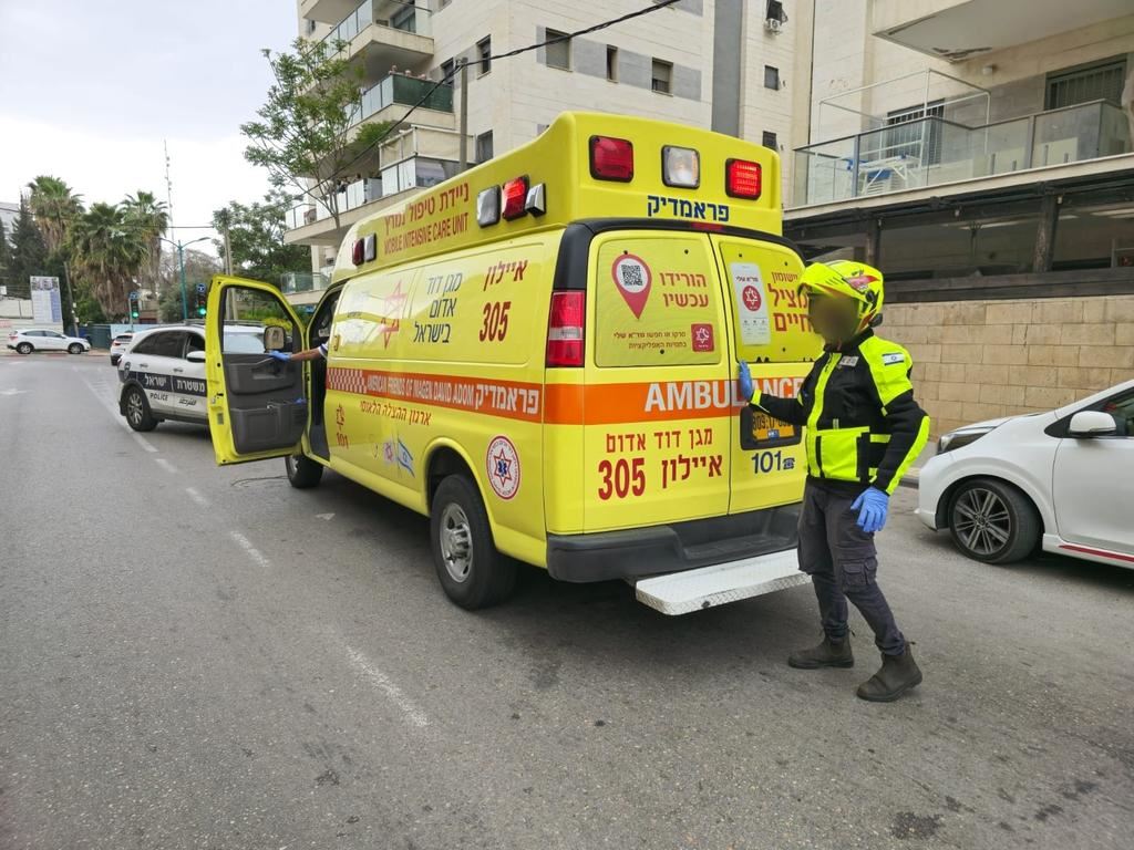 مصادر عبرية: مستوطنة تصاب بجروح خطيرة في عملية طعن بالرملة