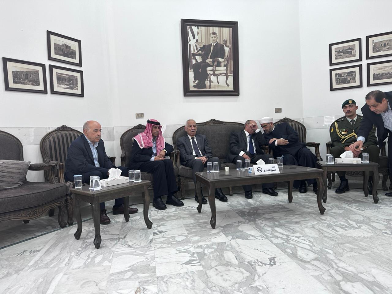 مندوبا عن الملك وولي العهد..العيسوي يعزي عشيرتي الرقاد والمساعيد