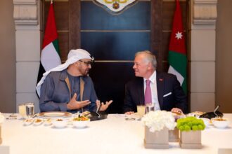 الملك ورئيس دولة الإمارات يُؤكدان عَلى أهمية وقف إطلاق النار فِي غزة