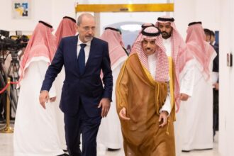الصفدي يُشارك في الاجتماع الوزاري لبحث تطورات الحربّ الإسرائيلية عَلى قطاع غزة