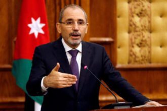 الصفدي: تَم تبليغ سفير إيران بِضرورة وَقف الإساءات والتشكيك بمواقف الأُردن