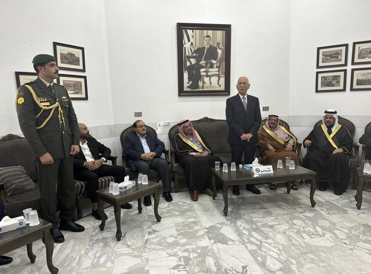 مندوبا عن الملك وولي العهد.. العيسوي يعزي عشيرة الفلاحات